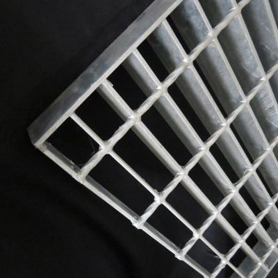 Antiskid Serrated Steel Grate Stair Treads ทนต่อการกัดกร่อน