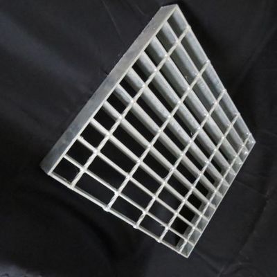 Antiskid Serrated Steel Grate Stair Treads ทนต่อการกัดกร่อน