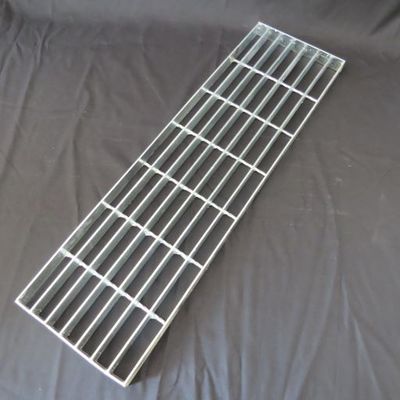 บันไดเหล็กคาร์บอนชุบสังกะสีแบบจุ่มร้อนสีเงิน