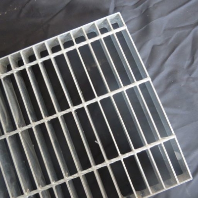 Antiskid Serratedsteel Metal Grating แบริ่งบาร์ Pitch 30mm Corrosion Resistant