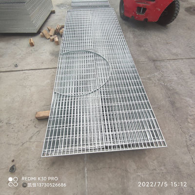 ตะแกรงเหล็กชุบสังกะสีแบบจุ่มร้อนแบบกำหนดเองสำหรับทางเดิน 12 "X 24" X 1.5 "