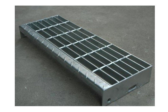 T4 Checkered Platenosing Steel Grate Stair Treads Bearing Bars ที่ระยะพิตช์ 40 มม