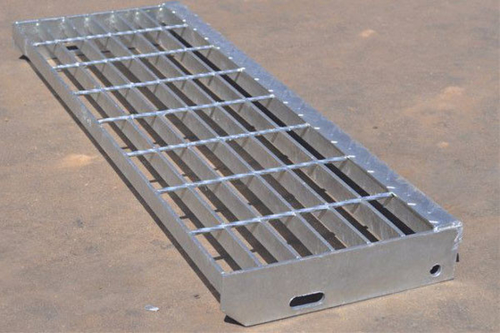 T4 Checkered Platenosing Steel Grate Stair Treads Bearing Bars ที่ระยะพิตช์ 40 มม