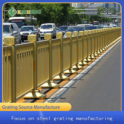 เหล็กชุบสังกะสีป้องกันการจราจร Guardrail เหล็กพ่นพลาสติกสำหรับ Urban