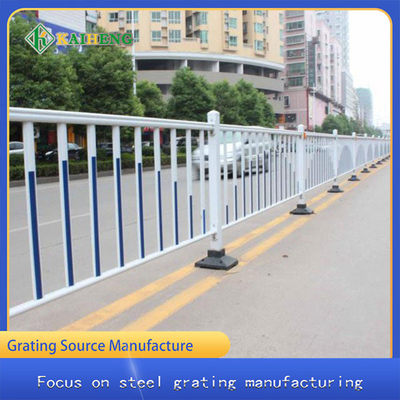 เหล็กชุบสังกะสีป้องกันการจราจร Guardrail เหล็กพ่นพลาสติกสำหรับ Urban