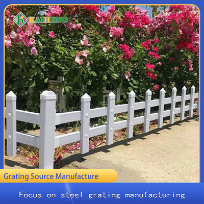 รั้วสนามหญ้า PVC ขนาดเล็กรั้วตาข่ายรั้ว Guardrail