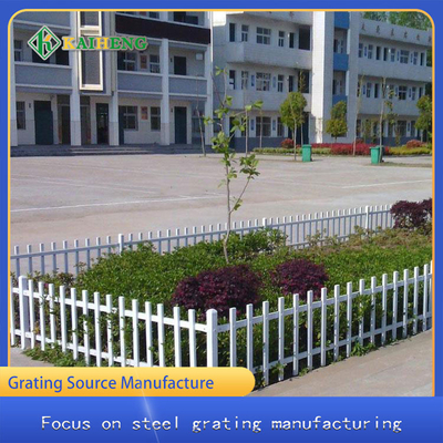 รั้วสนามหญ้า PVC ขนาดเล็กรั้วตาข่ายรั้ว Guardrail