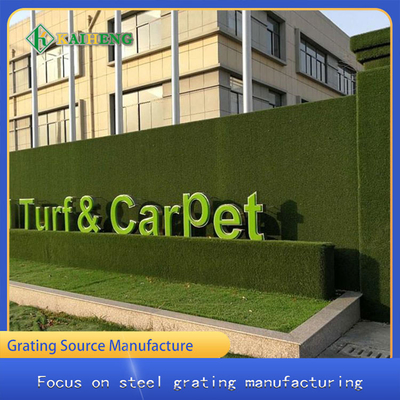 รั้วหญ้าสีเขียวปลอมสิ่งแวดล้อม OEM เพื่อการปกป้องความเป็นส่วนตัว