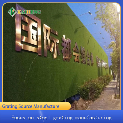 รั้วหญ้าสีเขียวปลอมสิ่งแวดล้อม OEM เพื่อการปกป้องความเป็นส่วนตัว